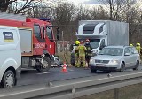 Wypadek busa na DK1 w Czechowicach-Dziedzicach. Zderzyły się cztery samochody. Są utrudnienia w ruchu