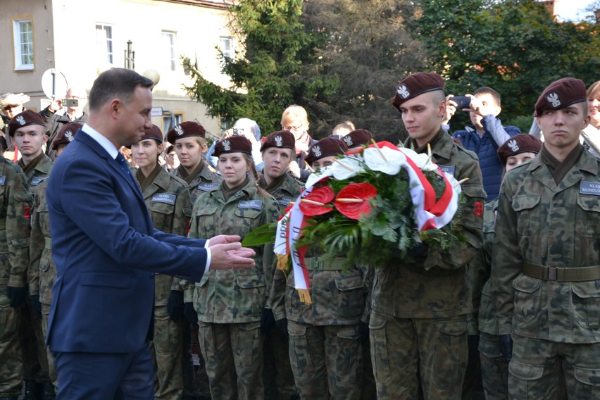 Prezydent Andrzej Duda złożył wieniec pod Pomnikiem...