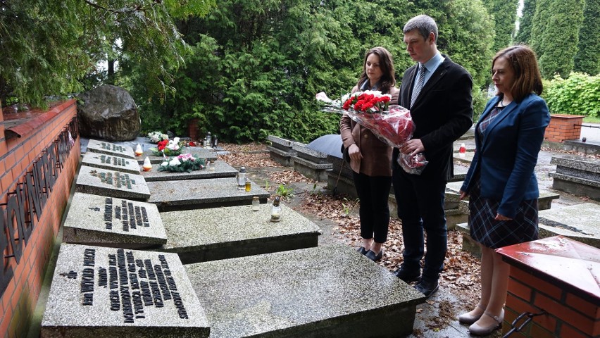 Ostrowianie pamiętali o rocznicy śmierci rotmistrza Pileckiego. 25.05.2021. Zdjęcia