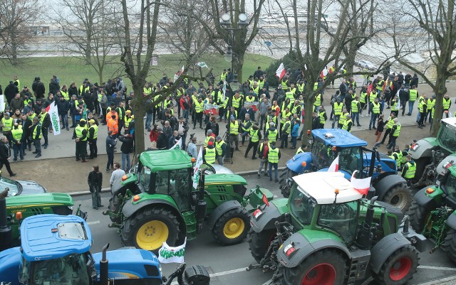 Przejazdy traktorami i ciągnikami przez ulice Szczecina nastąpią między godzinami 11 a 16.