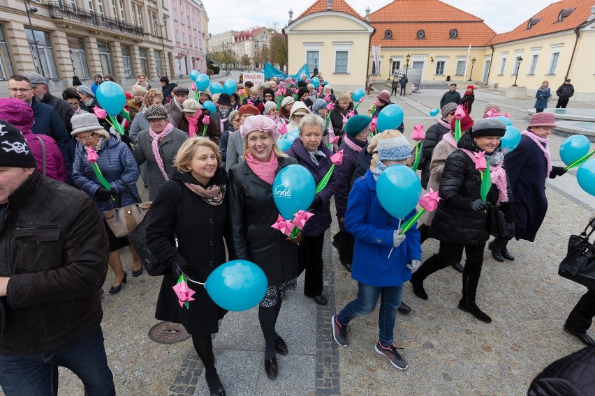 Kilkadziesiąt kobiet wzięło udział w marszu - Rak to nie...