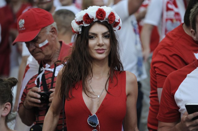 Nie ma wątpliwości, że najpiękniejsze na świecie są polskie dziewczyny. Fanki znad Wisły dzielnie wspierały kadrę Adama Nawałki podczas wszystkich meczów Euro 2016. Zobacz najlepsze zdjęcia naszych kibicek we Francji!_____________________FRANCUSKI ŁĄCZNIK | Zobacz huczny przejazd polskich fanów ulicami Marsylii Subskrybuj nasz kanał!