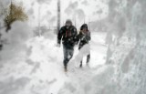 Nadia nadciąga nad Polskę: silny wiatr, zawieje śnieżne i burze. Ostrzeżenia najwyższego stopnia
