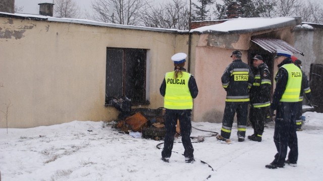 Wiadomo, że gospodarz i jego kompan nadużywali alkoholu. Jak doszło do pożaru? To wyjaśnia policja.