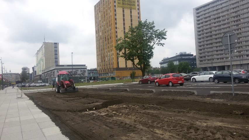 Parking na działce po wyburzonym pałacu ślubów w Katowicach