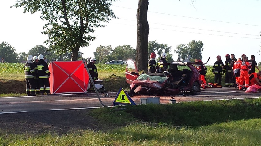 Śmiertelny wypadek na DK 8. Dwie osoby nie żyją, trzy są ranne [ZDJĘCIA]