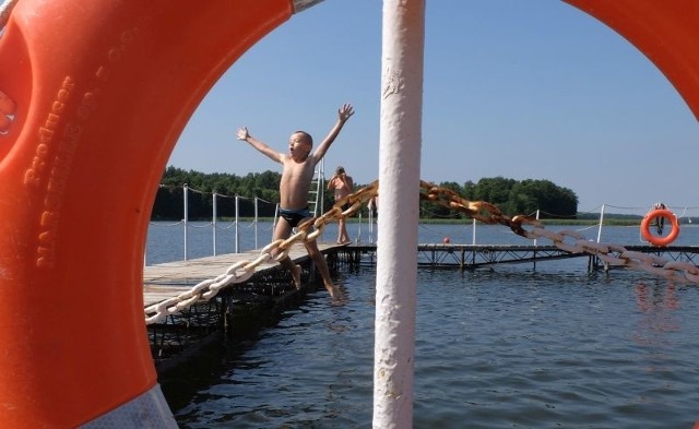 Aktualnie można kąpać się tylko w Jeziorze Sępoleńskim (na zdjęciu).