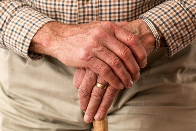 NFZ przypomina, że problemy z prostatą ma praktycznie co drugi mężczyzna po 60. roku życia i niemal każdy po osiemdziesiątce.