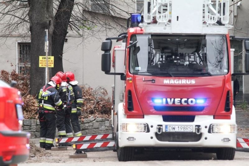 Około godz. 12 przyjechał kolejny zastęp straży pożarnej i...