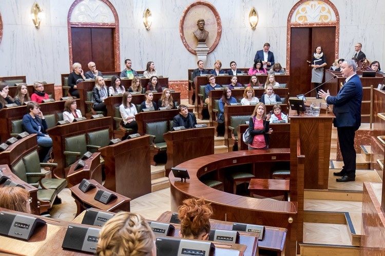 Katowice: kobieca sesja w Sali Sejmu Śląskiego [ZDJĘCIA]...