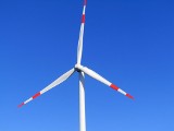 Największa morska farma wiatrowa na świecie dostarczy prąd dla ponad 2 milionów domów. Ile energii z wiatru produkuje się w Polsce?