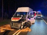 Na trasie z Żar do Zielonej Góry, koło odpadło z ciężarówki i uderzyło w bus Poczty Polskiej