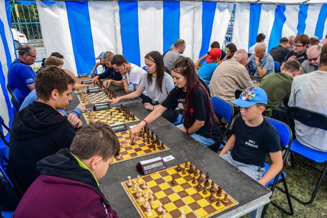 W sobotę 28 sierpnia na terenach KS Gwiazdy Bydgoszcz zorganizowano piknik sportowy, podczas którego rozegrano turniej szachów szybkich systemem szwajcarskim, na dystansie 9 rund, z czasem 12’+3”. Oprócz zmagań szachowych, było też wiele innych atrakcji.