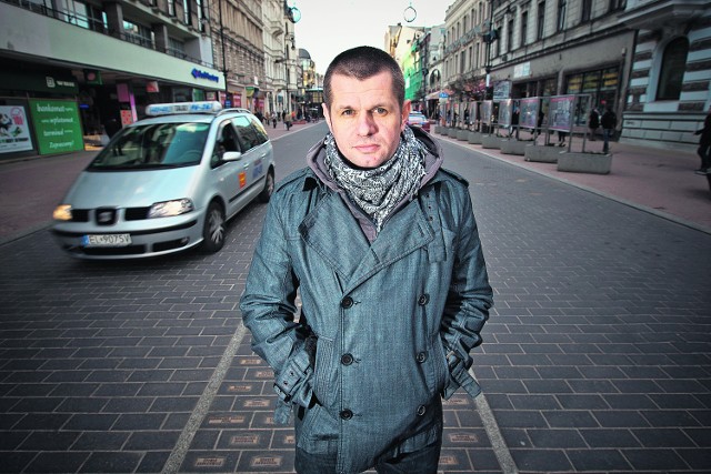 Autor książki, na podstawie której powstanie film, podczas wizyty w Łodzi, gdzie spędził ostatnie lata przez aresztowaniem.