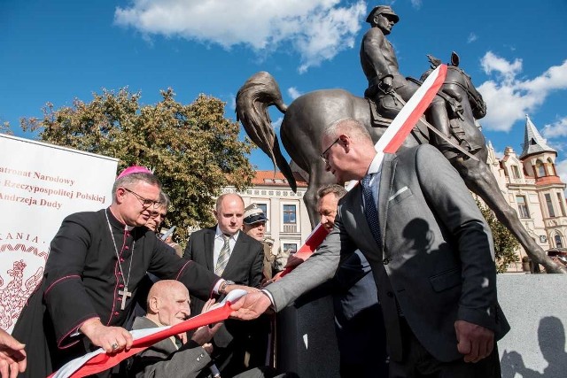 Maksymilian Kasprzak, kombatant września 1939, żołnierz przedwojennego 8. Pułku Strzelców Konnych w Chełmnie odbierze w poniedziałek medal od marszałka województwa