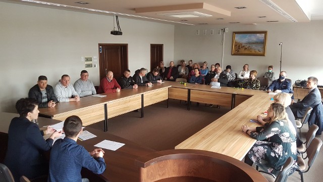 Podczas spotkania omówione zostało kilka bardzo ważnych kwestii związanych z sposobem reagowania oraz podejmowania decyzji w związku z przybywającymi na teren miasta i gminy Koprzywnica  uchodźcami z Ukrainy.