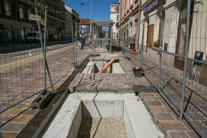 Kraków. Wreszcie kończy się przebudowa ulicy Krakowskiej. We wrześniu rozpoczną się odbiory prac [ZDJĘCIA]