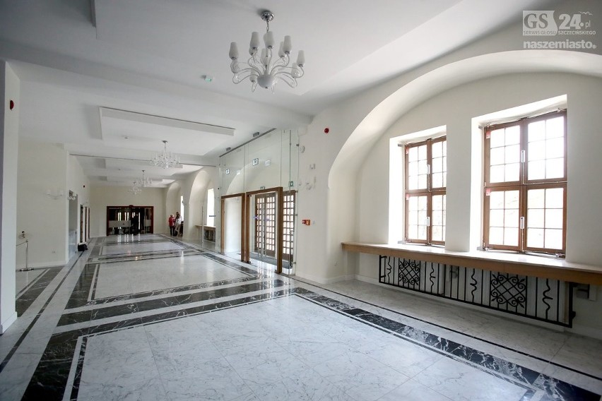 Pięknie odrestaurowane korytarze Zamku Książąt Pomorskich w...