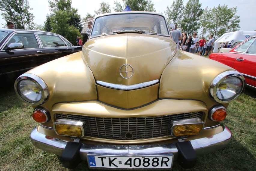 Perełki motoryzacji na pikniku w Tokarni [WIDEO, zdjęcia]