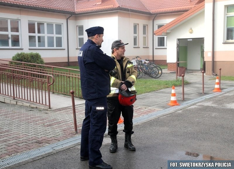 Wspólne ćwiczenia włoszczowskich policjantów i strażaków. Zobacz zdjęcia 