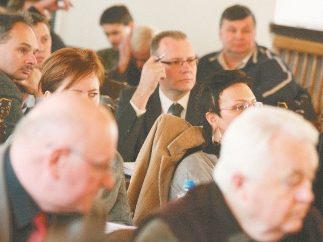 Obecny podczas dwóch sesji rady pełnomocnik firmy Mirosław Skowron przekonywał, że nowy termin budowy hotelu jest realny. (fot. Tomasz Dragan)