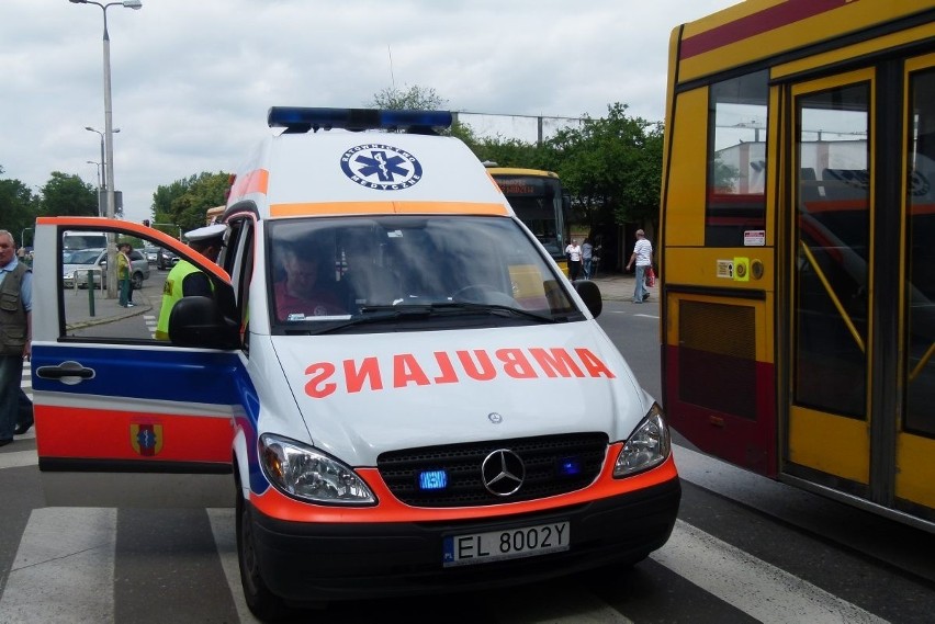 Wypadek na Tatrzańskiej. Pieszy wpadł pod autobus [ZDJĘCIA]