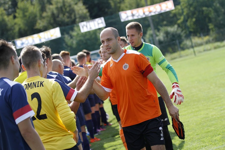 Chrobry Głogów gromi Gromnik Kuropatnik 13:1 w sparingu. Dwa gole trenera Grzegorza Nicińskiego (ZDJĘCIA)