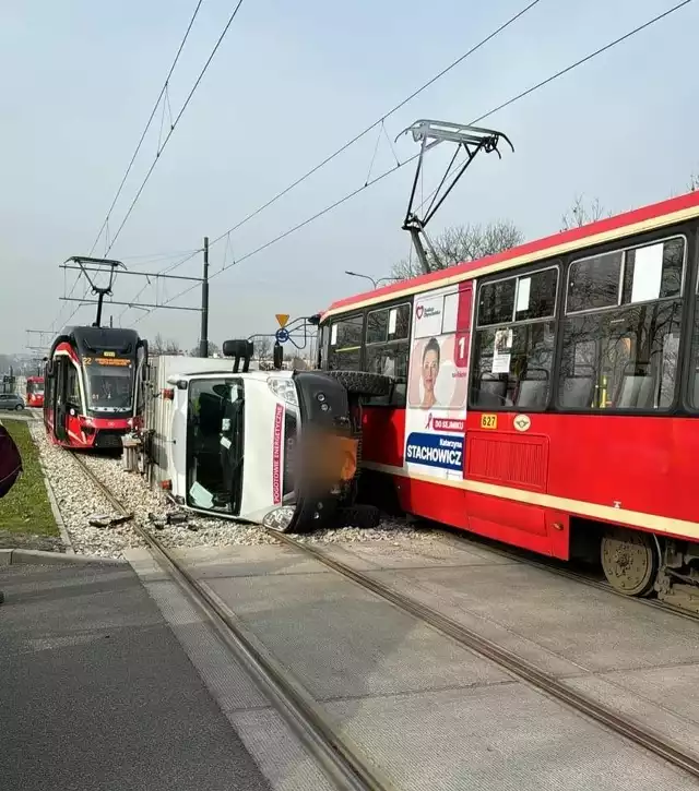 21 marca w godzinach porannych doszło do zderzenia samochodu ciężarowego z tramwajem na ulicy Piłsudskiego