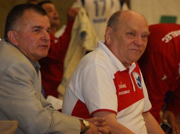 - Zależy nam na dopingu i oprawach Klubu Kibica - powiedział nam Antoni Weryński, prezes Stali (pierwszy z lewej)