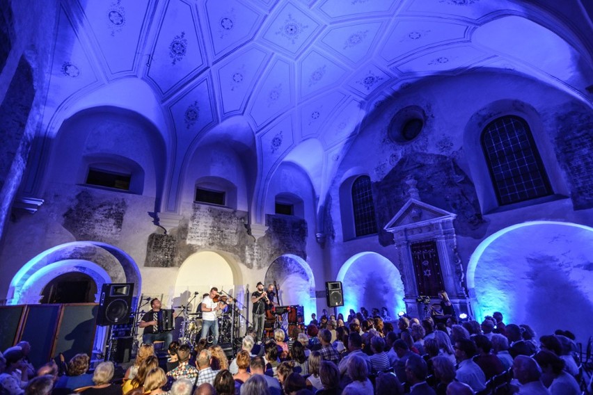 Zespół Klezmafour wystąpił w pińczowskiej synagodze. Zachwycił festiwalową publiczność (ZDJĘCIA)