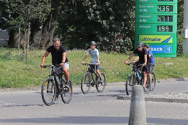 W maju miał rozpocząć działalność Łódzki Rower Publiczny. W stolicy regionu pojawiły się stacje, ale rowery... na razie nie dojadą. Powodem jest trudna sytuacja na rynku spowodowana pandemią. Popyt na jednoślady jest ogromny, a produkcja części w krajach azjatyckich ma opóźnienia. Co to oznacza dla klientów?CZYTAJ DALEJ >>>..