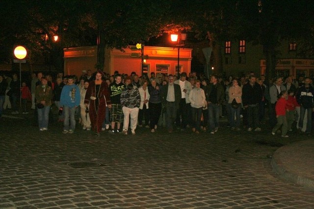 Frekwencja kolejny raz zaskoczyła organizatorów nocnego "Spacerku po Chełmnie&#8221;