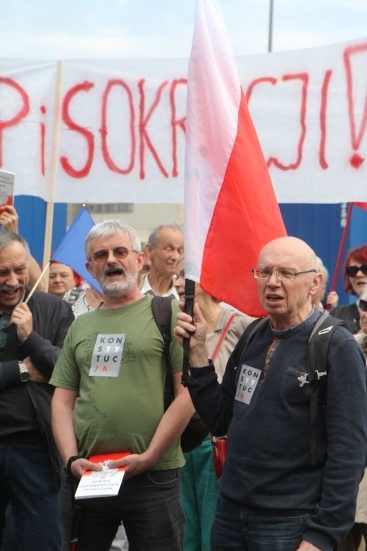 Pikieta pod siedzibą PiS we Wrocławiu