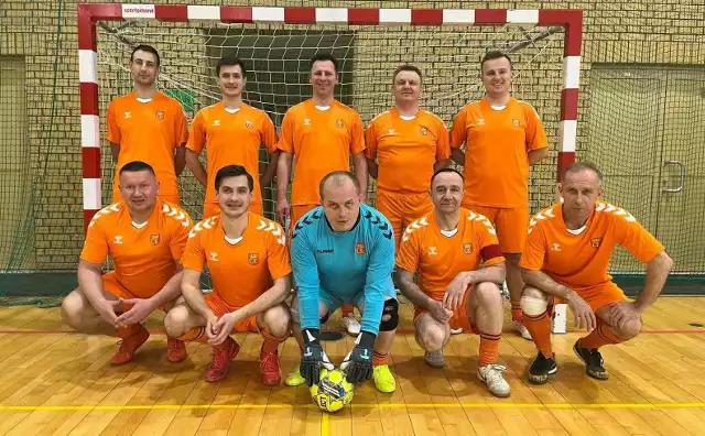 Księża z Diecezji Kieleckiej bardzo dobrze rozpoczęli XVIII Mistrzostwa Polski Księży w Halowej Piłce Nożnej. Wygrali pierwsze trzy mecze grupowe.