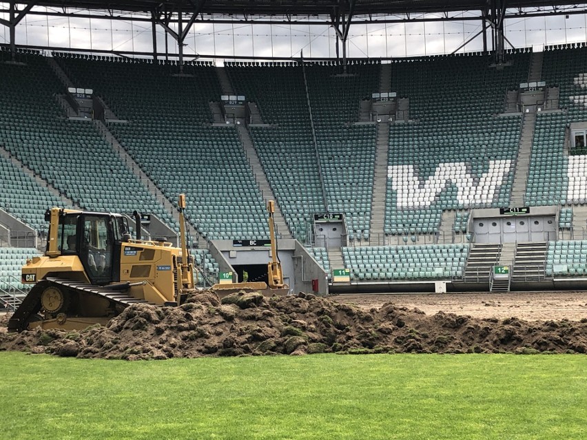 Dziś, w czwartek (10.06), ciężki sprzęt wjechał na płytę...