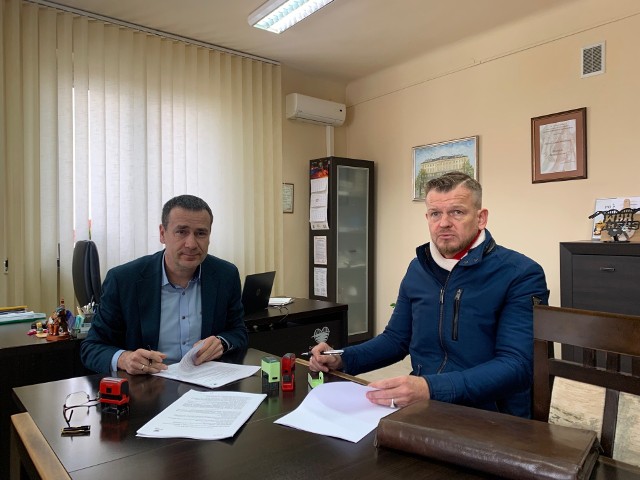 W środę 6 grudnia podpisano umowę na przebudowę ulicy Szlacheckiej w Suchej w gminie Białobrzegi.