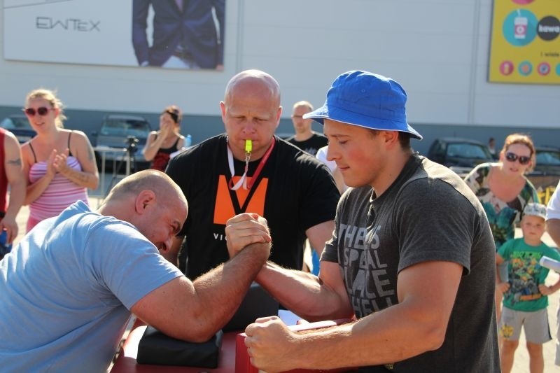 Amatorski Turniej Armwrestling podczas zawodów Strongman Outlet Cup (zdjęcia, wideo)