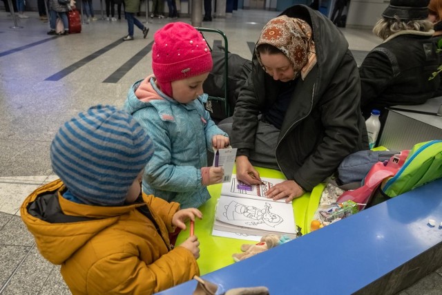 Jeśli agresja Rosji na Ukrainę wydłuży się, znaczna część uchodźców będzie potrzebować mieszkań – na rok, dwa, albo nawet na stałe. O ilu lokalach mówimy? Zważywszy, że napływ Ukraińców stale trwa, może chodzić nawet o pół miliona mieszkań. A w całym 2021 r. oddano w Polsce do użytkowania 234,7 tys. lokali.