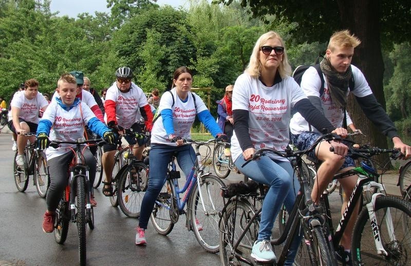 Oświęcim. Rodzinny Rajd Rowerowy po raz 20. Na starcie stanęło ponad 1000 rowerzystów [ZDJĘCIA]