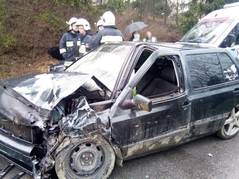 Wypadek w Lipnicy Wielkiej. Trzy osoby są poszkodowane