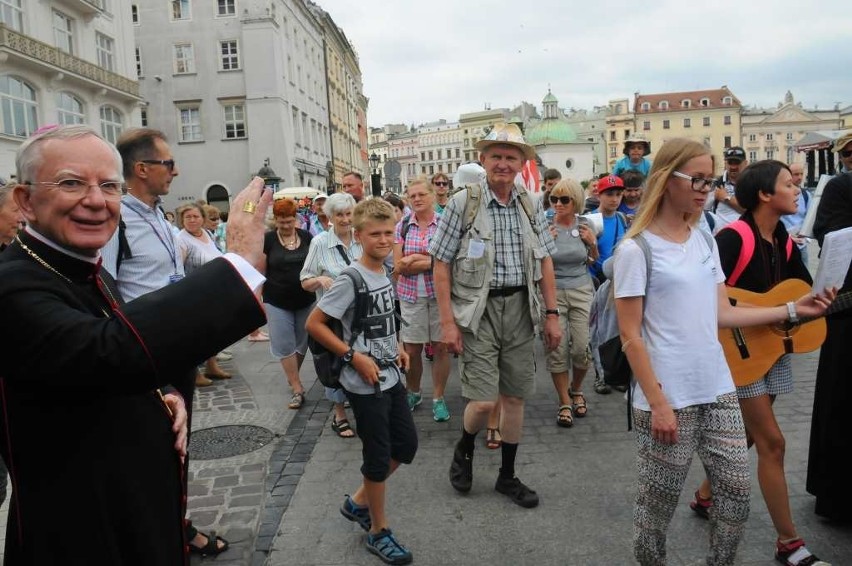 Pielgrzymi wyruszyli w drogę na Jasną Górę [ZDJĘCIA]