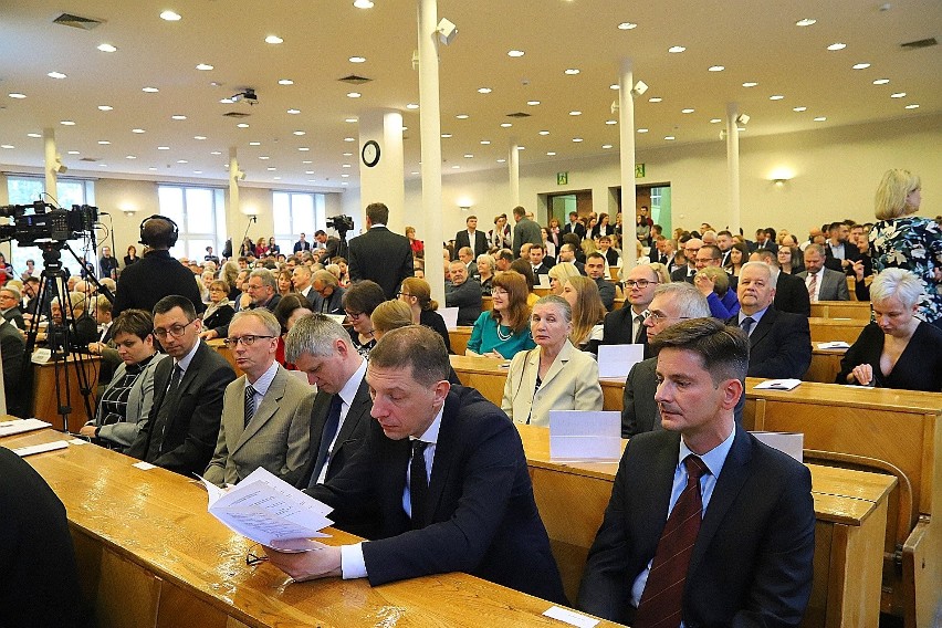 Nowi doktorzy i doktorzy habilitowani na Politechnice Łódzkiej [ZDJĘCIA] Promocje podczas uroczystego posiedzenia Senatu PŁ