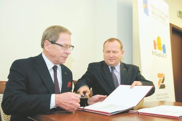 Umowę podpisali prezes Sprint Henryk Kamiński i Witold Antosik, dyrektor ZDMiKP