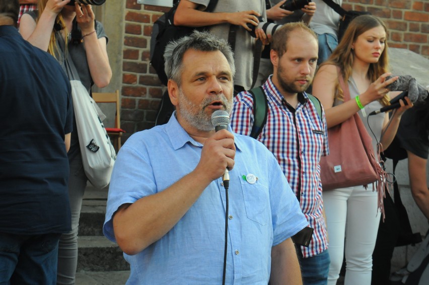 Kraków. Wielki protest na Rynku Głównym w obronie sądów