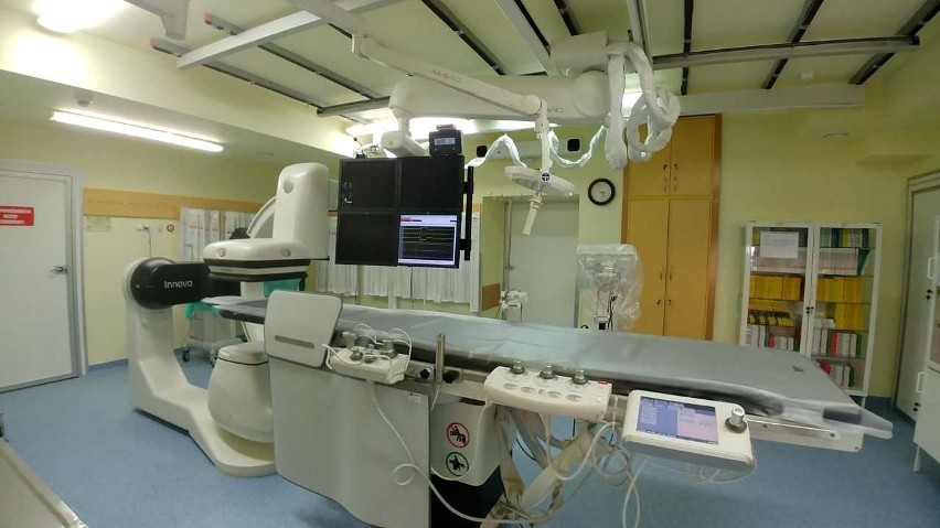 Nowoczesny angiograf służy pacjentom pracowni chemodynamiki...