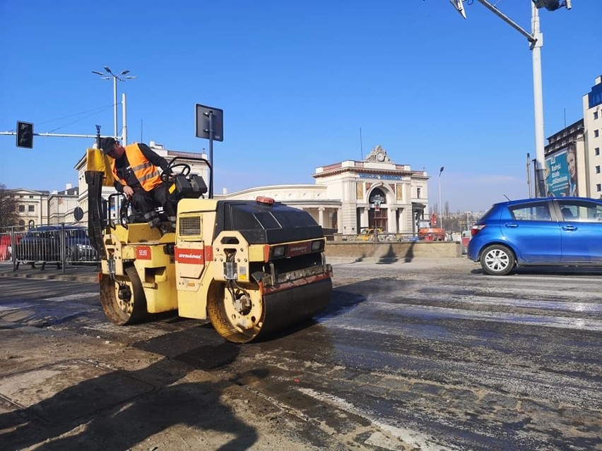 Dziś kładą asfalt na placu Orlat Lwowskich (ZOBACZ)