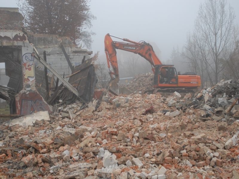 Do końca roku znikną ruiny po Estradzie i Polskiej Wełnie....