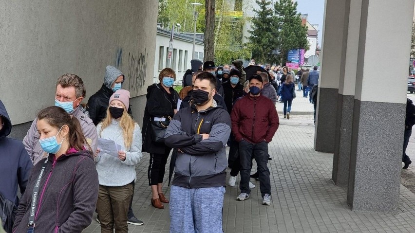 Prawie 1300 osób zaszczepiło się w mobilnym punkcie w Kielcach. Będzie powtórka akcji (ZDJĘCIA)
