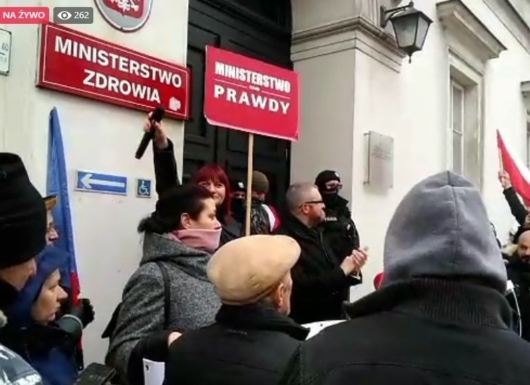 "Marsz o wolność". Protest antycovidowców na ulicach Warszawy. Byli wśród nich łodzianie ZDJĘCIA