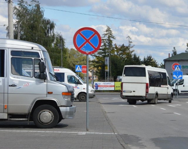 Busy nie zawsze są w stanie przewieźć wszystkich pasażerów w komfortowych warunkach